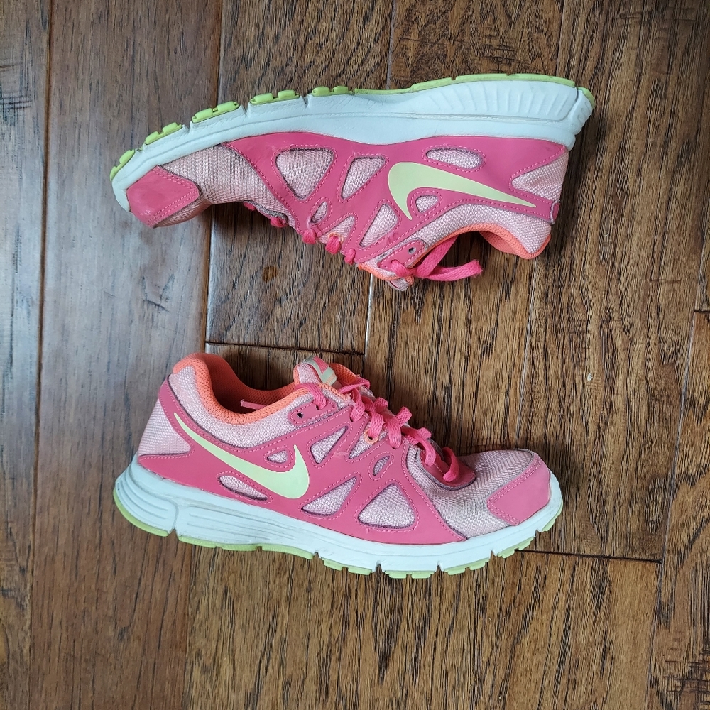 Girls Nike Revolution 2